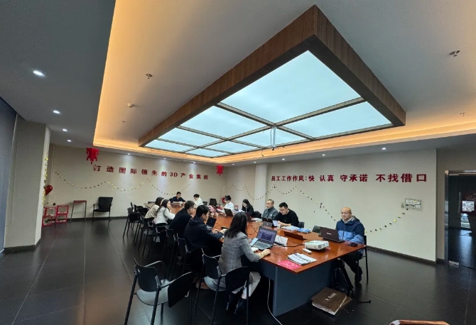 為深入貫徹中共中央、國(guó)務(wù)院印發(fā)的《國(guó)家標(biāo)準(zhǔn)化發(fā)展綱要》，落實(shí)加快數(shù)字化發(fā)展、建設(shè)數(shù)字中國(guó)的戰(zhàn)略部署，和《上海市全面推進(jìn)城市數(shù)字化轉(zhuǎn)型“十四五”規(guī)劃》，推進(jìn)上海城市數(shù)字化轉(zhuǎn)型標(biāo)準(zhǔn)化建設(shè)，數(shù)造科技積極響應(yīng)這一號(hào)召，成為上海市浦東新區(qū)第一批試點(diǎn)數(shù)字化改造企業(yè)之一，并順利通過(guò)驗(yàn)收。  圖片  圖片  圖片  圖片  圖為上海市城市數(shù)字化轉(zhuǎn)型工作領(lǐng)導(dǎo)小組部分領(lǐng)導(dǎo)和南匯工業(yè)園區(qū)領(lǐng)導(dǎo)、上海數(shù)造領(lǐng)導(dǎo)班子成員參加數(shù)字化改造驗(yàn)收答辯  圖片  參觀上海數(shù)造大廳的數(shù)字化制造“黑湖小工單”生產(chǎn)工序看板  數(shù)造科技自成立之初，創(chuàng)始人趙毅博士就以“數(shù)造”為企業(yè)命名，蘊(yùn)含數(shù)字化制造和變革的深遠(yuǎn)意義，與此時(shí)政府推進(jìn)聚焦制造業(yè)與數(shù)字化改造深度融合。未來(lái)，數(shù)造科技將不斷提升公司智能化、數(shù)字化、信息化改造力度，全面提升公司綜合管理和運(yùn)營(yíng)水平，著力實(shí)現(xiàn)智能制造高質(zhì)量發(fā)展。
